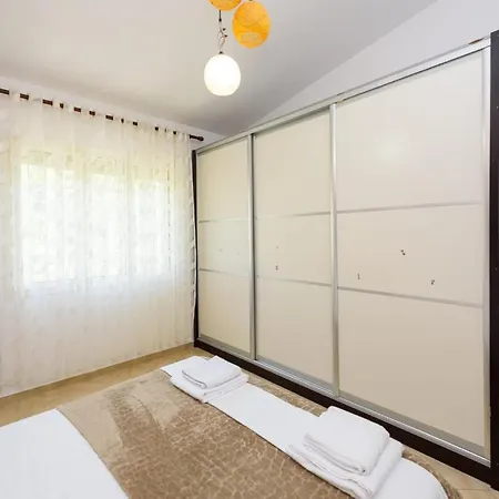 Veliu's Apartment *