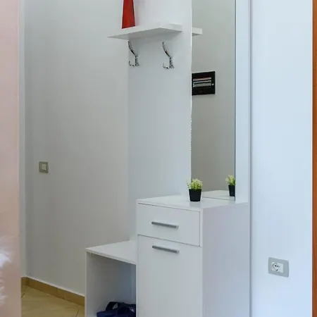 Veliu's Apartment *